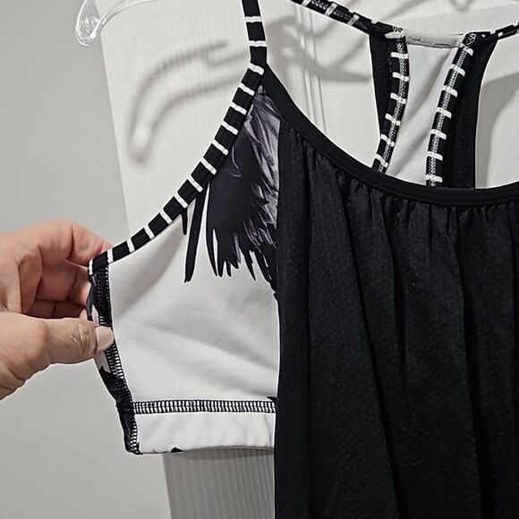 Lululemon Flowing Tank w/built in sport bra - Picture 2 of 5